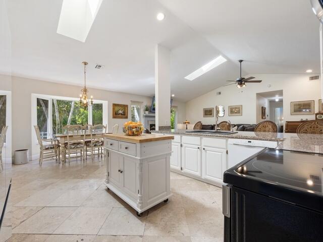 PADDOCK PARK 2 OF WELLING - Residential