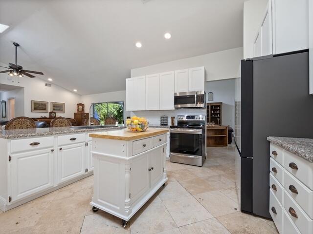 PADDOCK PARK 2 OF WELLING - Residential