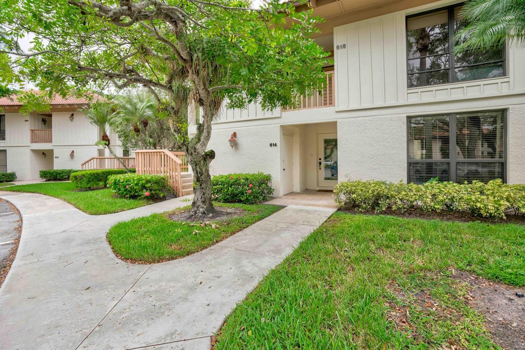 Photo of 614 Brackenwood Cove, Palm Beach Gardens, FL 33418 (MLS # R10977585)