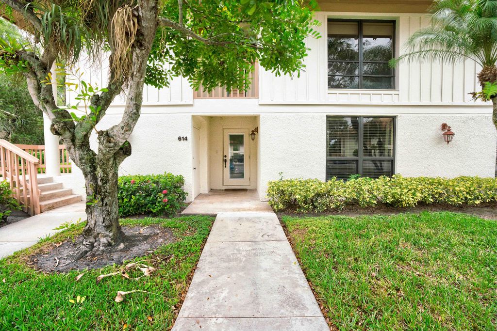 Photo of 614 Brackenwood Cove, Palm Beach Gardens, FL 33418 (MLS # R10977585)