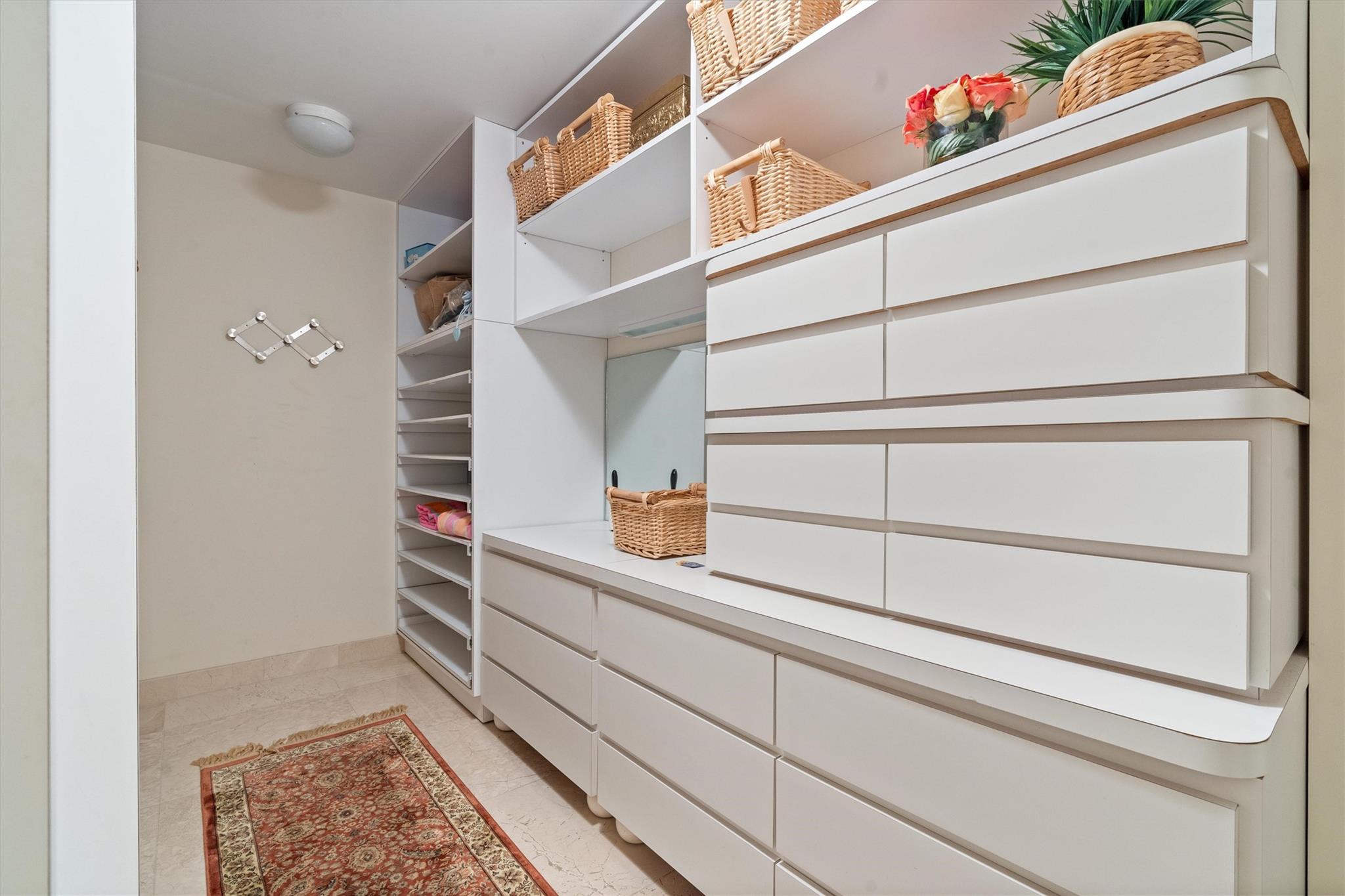 ALHAMBRA PLACE CONDO - Residential Lease