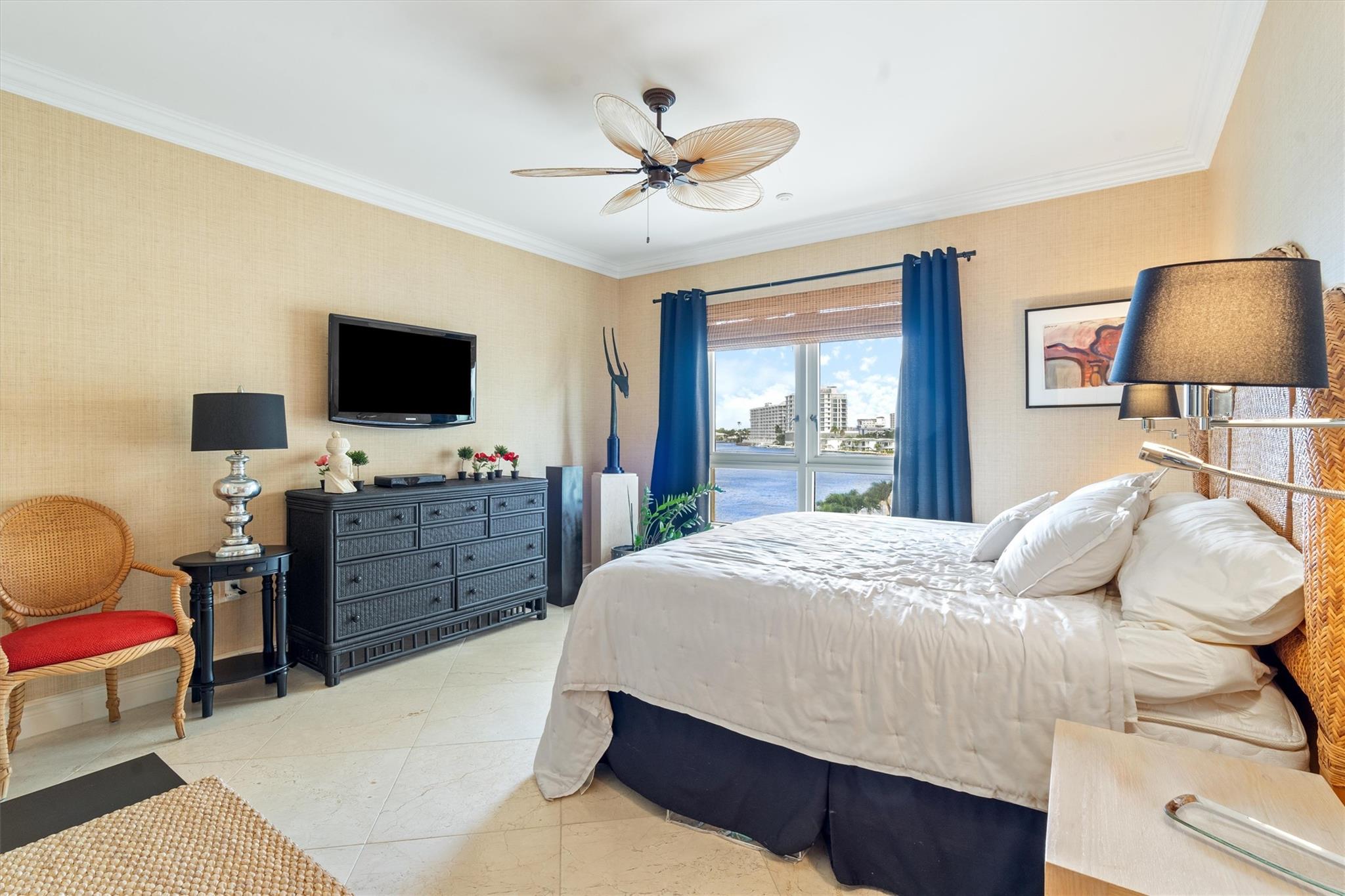 ALHAMBRA PLACE CONDO - Residential Lease