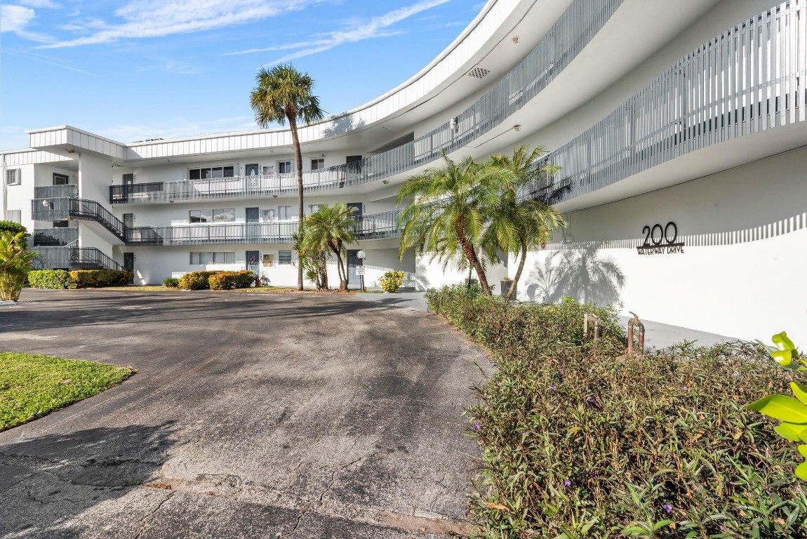 WATERWAY CLUB - Residential Lease