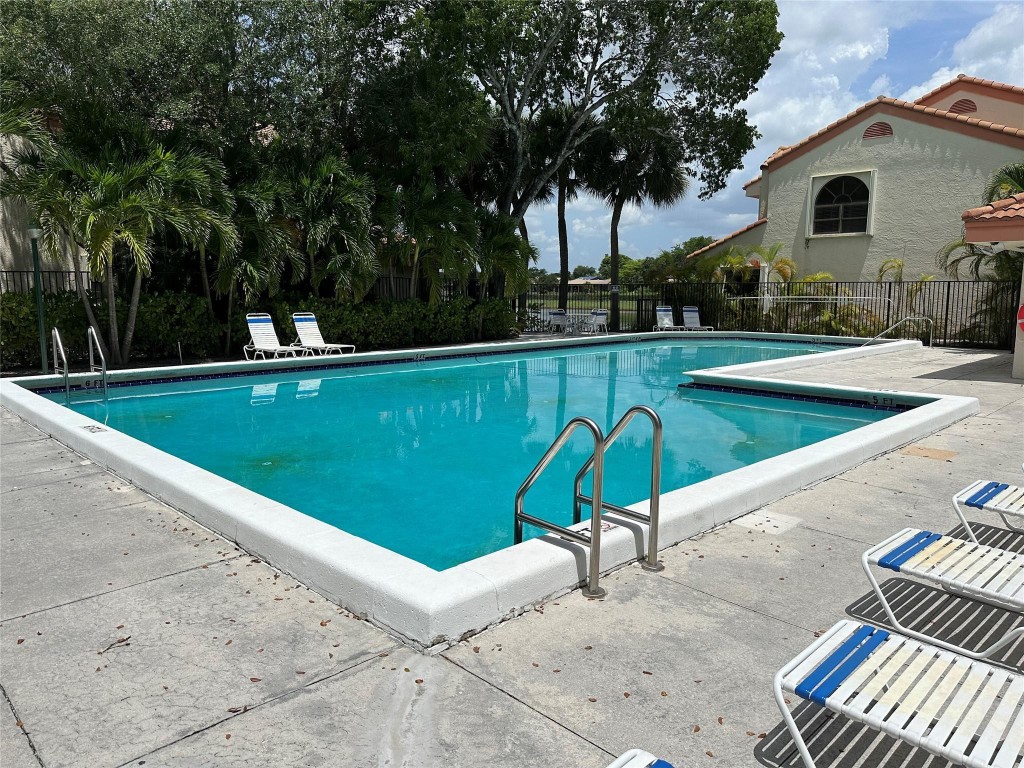 EMERALD OAKS - Residential
