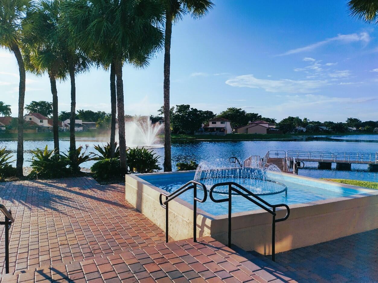 MOORS POINTE CONDO - Residential