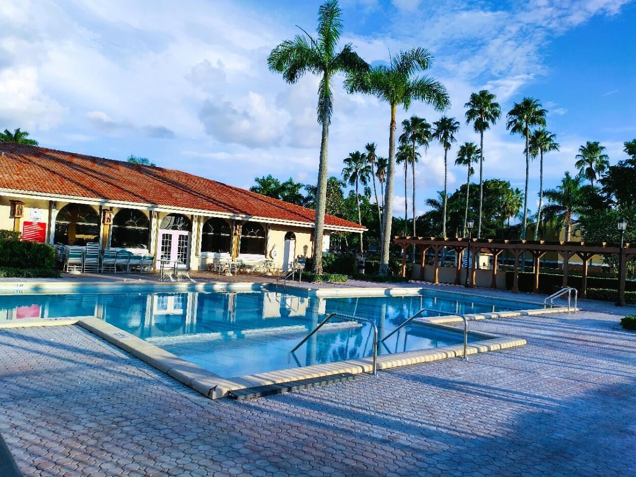 MOORS POINTE CONDO - Residential