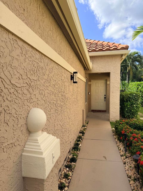 Tiny photo for 8932 S LAKE PARK Circle S, Davie, FL 33328 (MLS # B26090777)