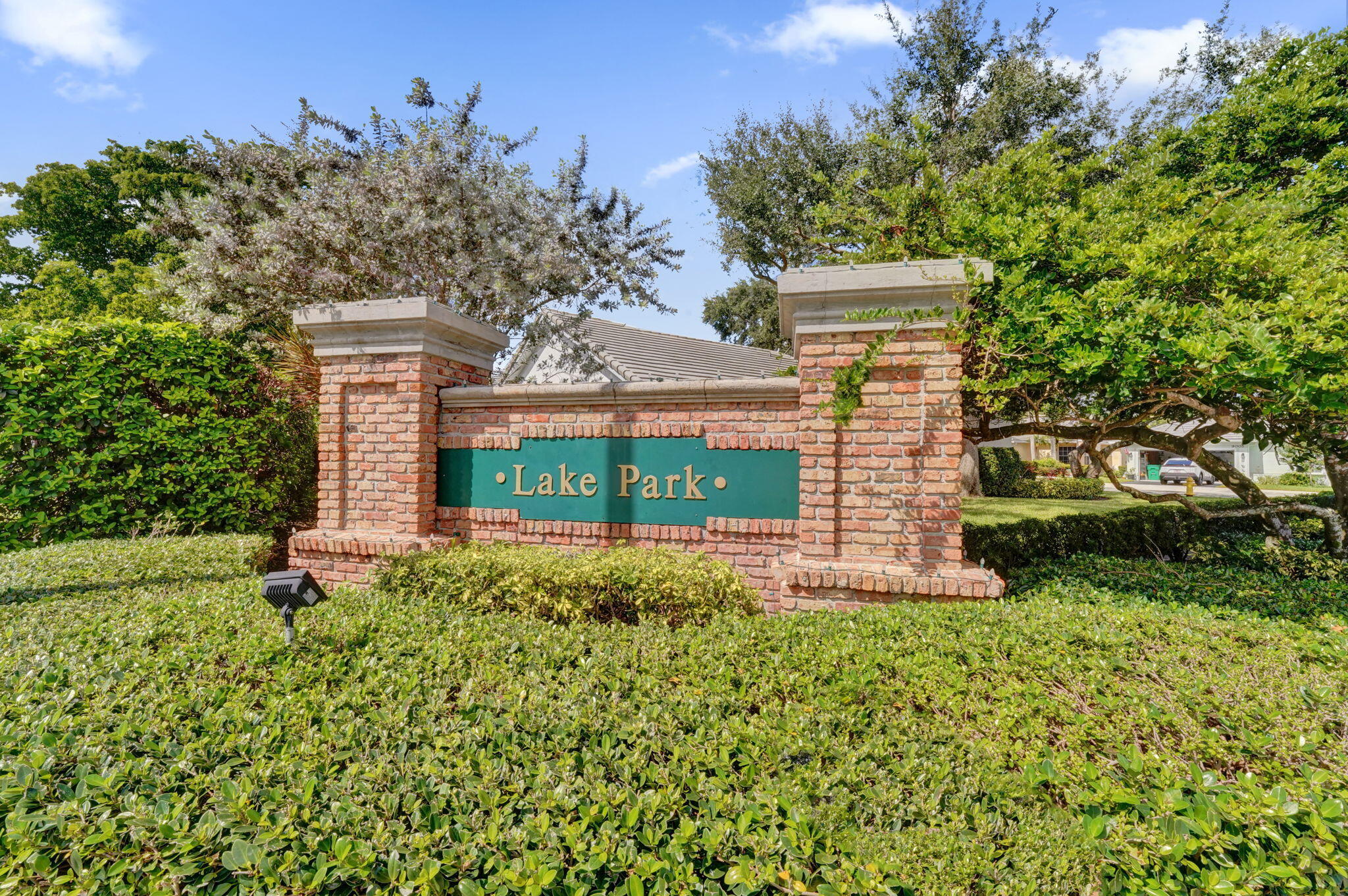 8932 S LAKE PARK Circle S