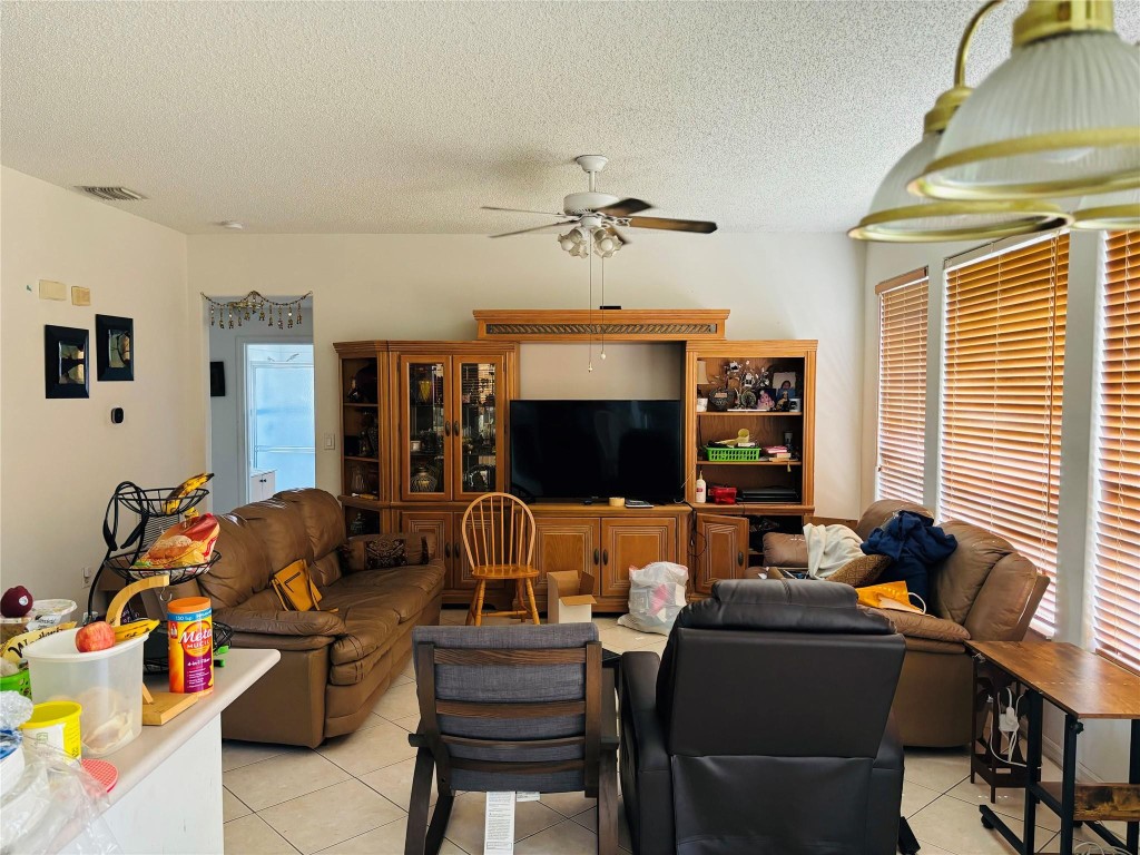 Pembroke Falls Ph 7 166-1 - Residential