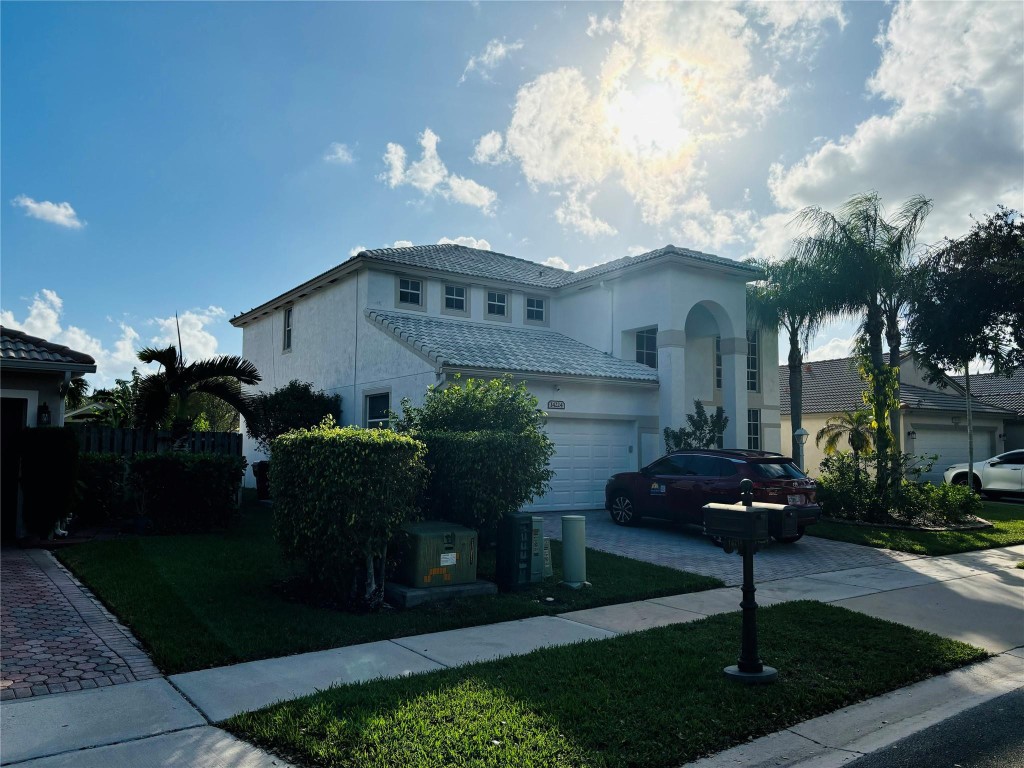 Pembroke Falls Ph 7 166-1 - Residential