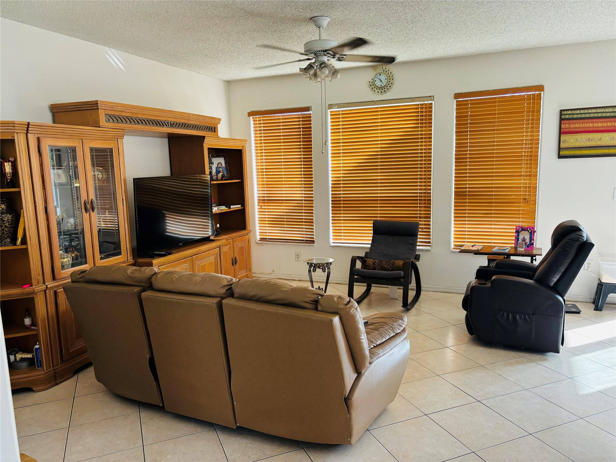 Pembroke Falls Ph 7 166-1 - Residential