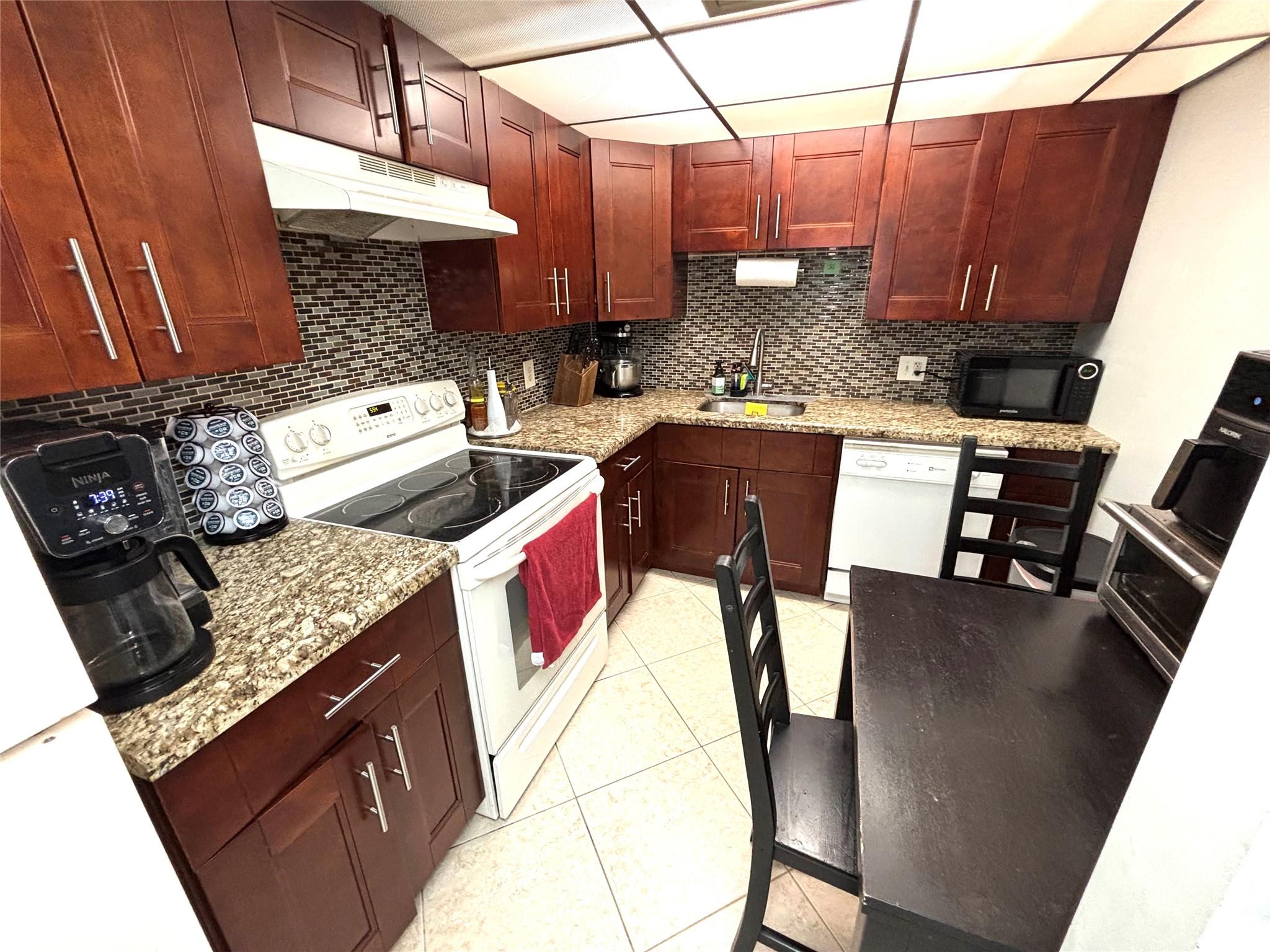 Vista Gardens I Condo - Residential Lease