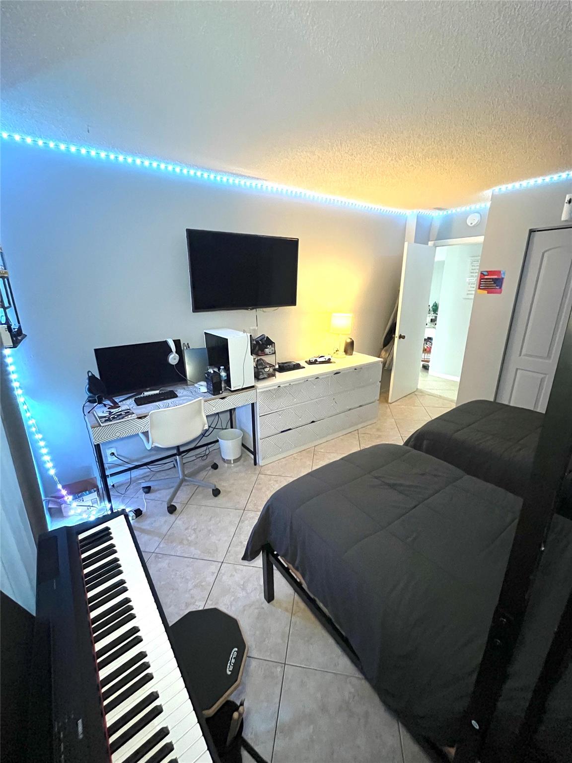 Vista Gardens I Condo - Residential Lease