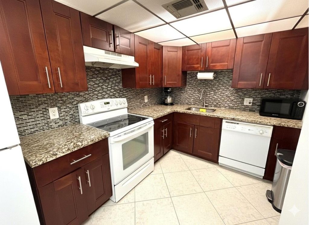 Photo of 737 SE 1st Way #302, Deerfield Beach, FL 33441 (MLS # F10540262)