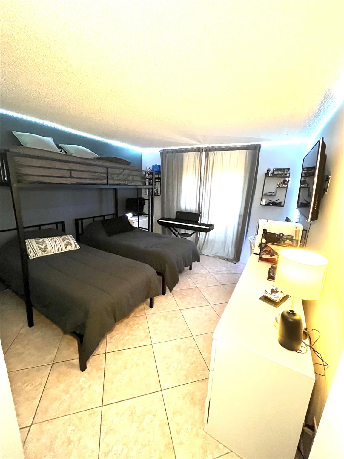 Vista Gardens I Condo - Residential Lease