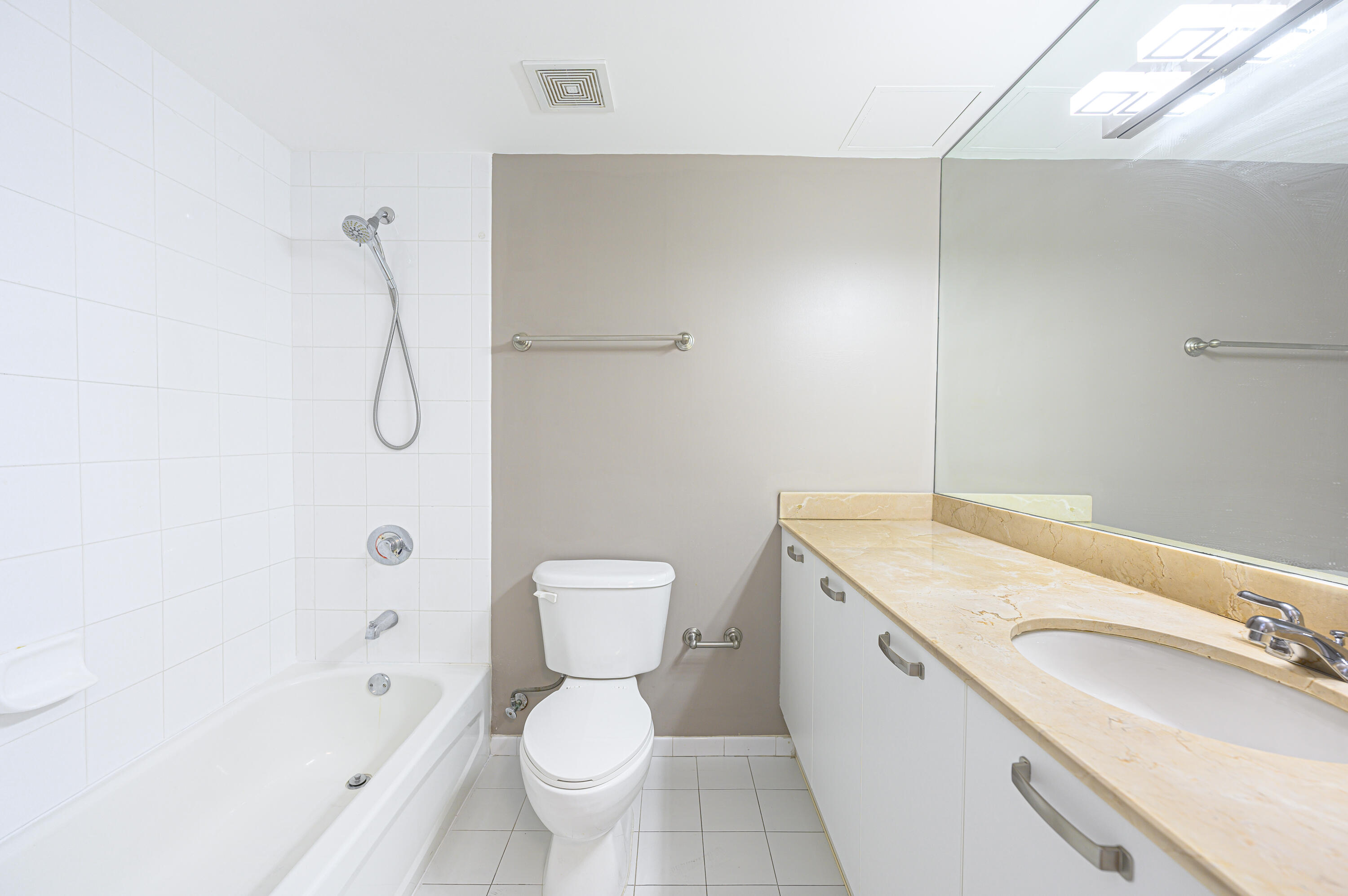 THE MINORCA CONDO - Residential