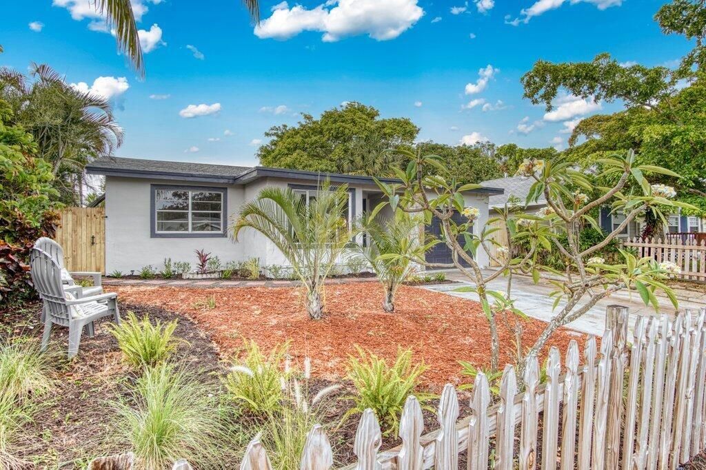 Photo of 1021 S M Street, Lake Worth Beach, FL 33460 (MLS # R11093386)