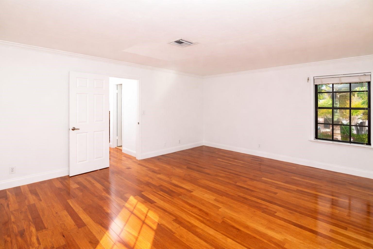 LA CASA DEL RIO VISTA CON - Residential Lease