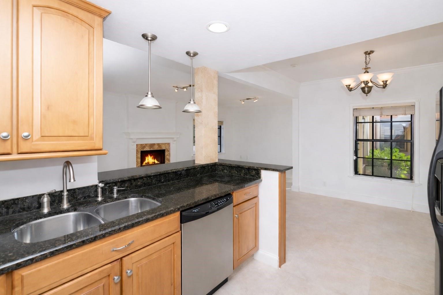 LA CASA DEL RIO VISTA CON - Residential Lease