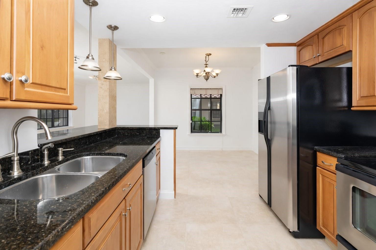 LA CASA DEL RIO VISTA CON - Residential Lease