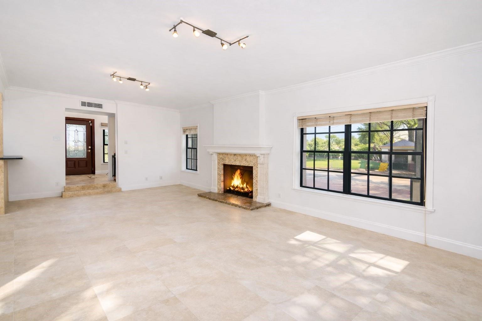 LA CASA DEL RIO VISTA CON - Residential Lease