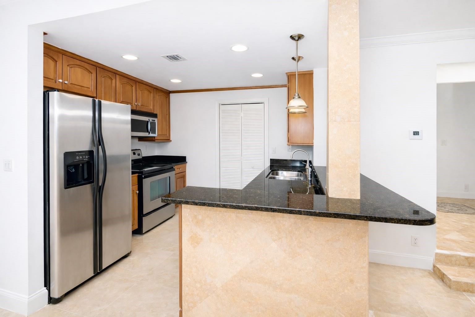 LA CASA DEL RIO VISTA CON - Residential Lease