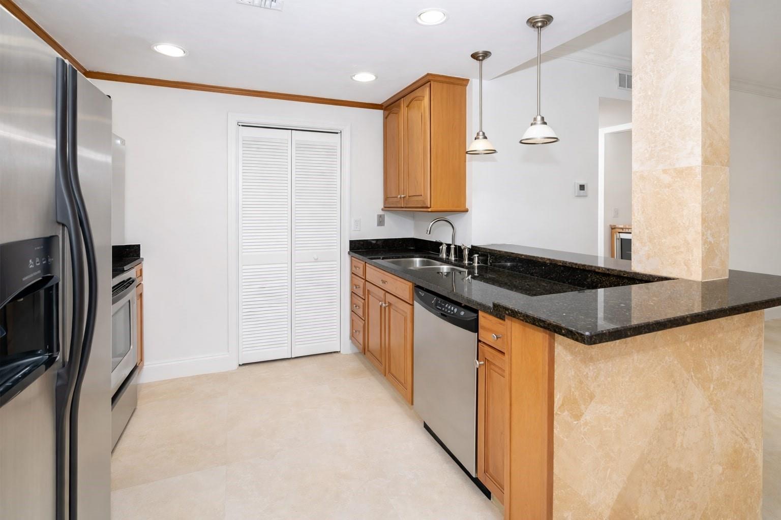 LA CASA DEL RIO VISTA CON - Residential Lease