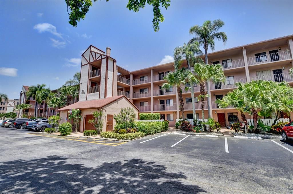 Photo of 7300 Amberly Lane Ln #407, Delray Beach, FL 33446 (MLS # R10818688)