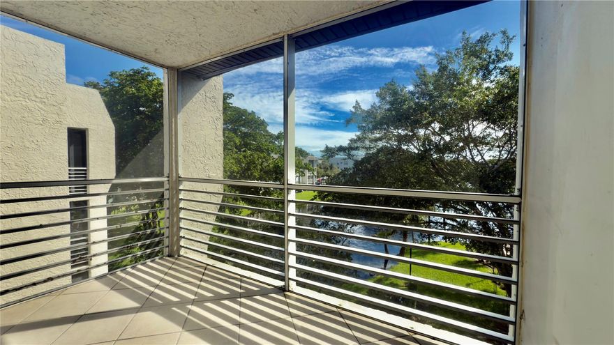2/2 in well sought after Pine Island Ridge Country Club. Well maintained with view of the pool and the lake.  Many amenities including golf, billiards, pickle ball, basketball, child's fenced in play yard, BBQ area, Chippers bar and grill and Lakeview restaurant, tennis courts, book club, water aerobics, bingo and various other activities at the clubhouse, gym with locker rooms including lockers, saunas, showers, small library, pools, poolside food service at clubhouse pool only.
All ages community.  People love to bike, walk, skate, walk their small dogs all around the community. Cable only provided.   Near all colleges and close to all major roads. REPAIRS ARE IN PROGRESS AFTER TENANT JUST LEFT.