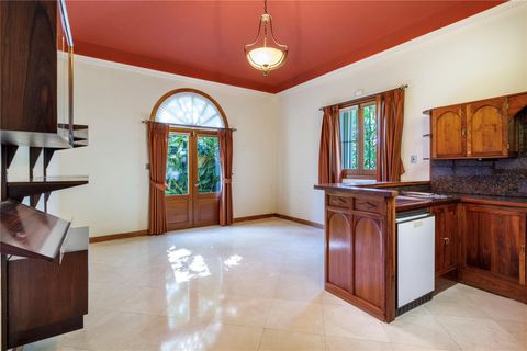 Single Family Residence in Coral Gables FL 225 Alesio Ave Ave 14.jpg