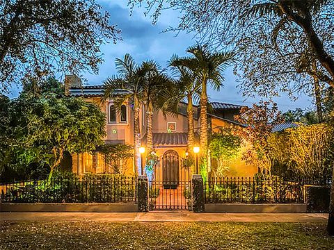 Single Family Residence in Coral Gables FL 225 Alesio Ave Ave 19.jpg