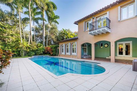 Single Family Residence in Coral Gables FL 225 Alesio Ave Ave 2.jpg