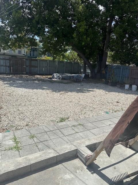 LAUDERDALE - Residential Lease