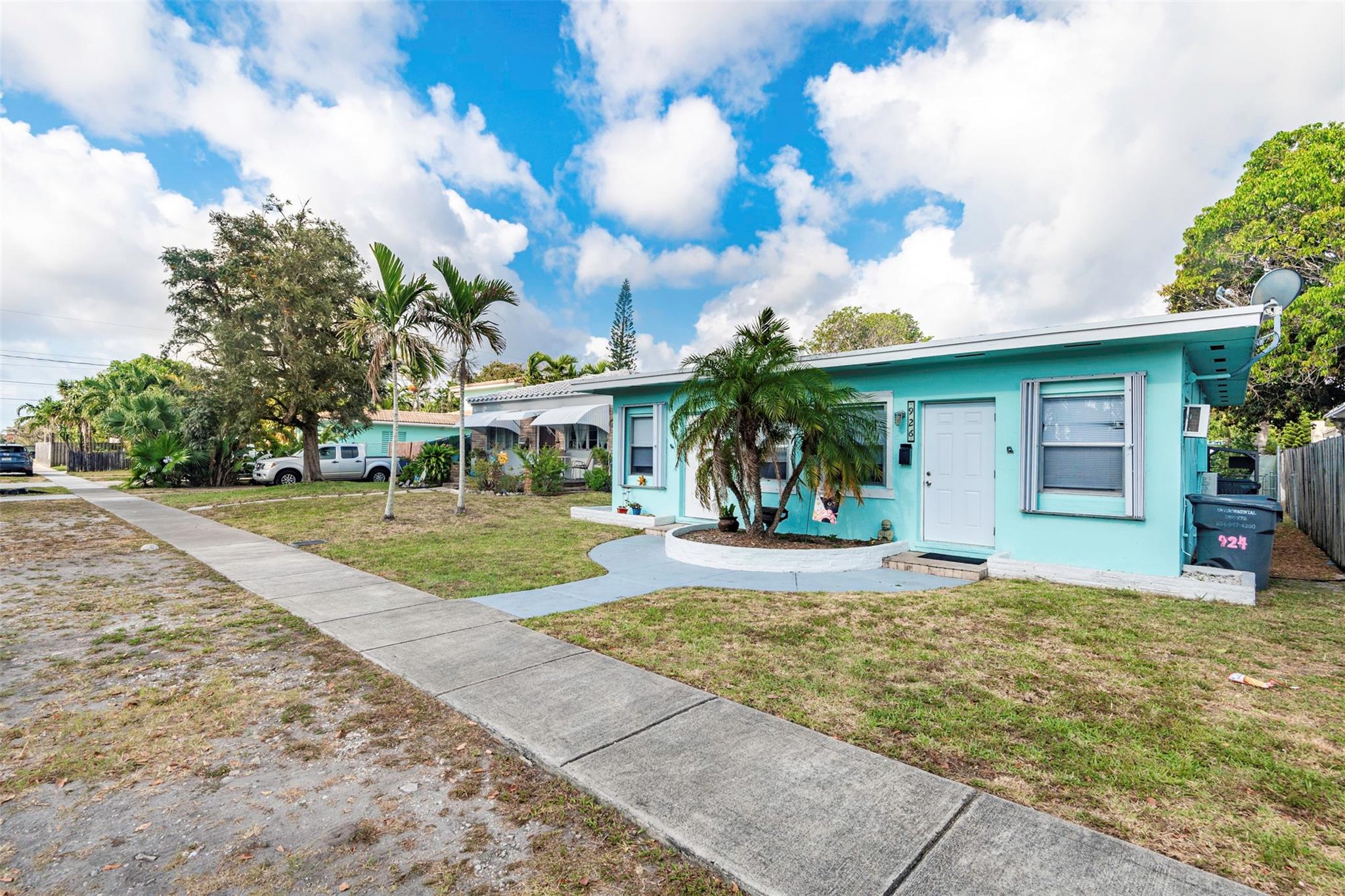 924-926 N 16th Ave
