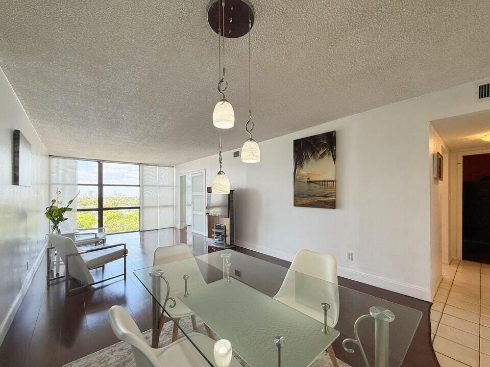 800 Parkview Drive 823