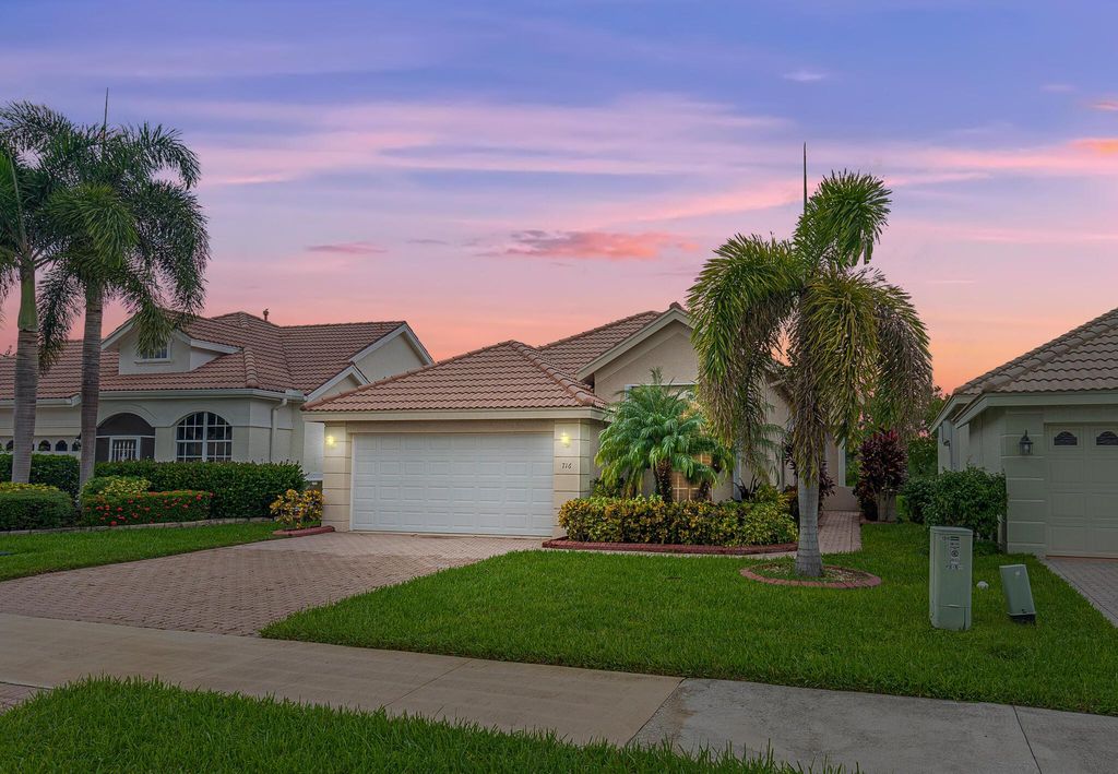 Photo of 716 SW Aruba Bay, Port Saint Lucie, FL 34986 (MLS # R10926130)