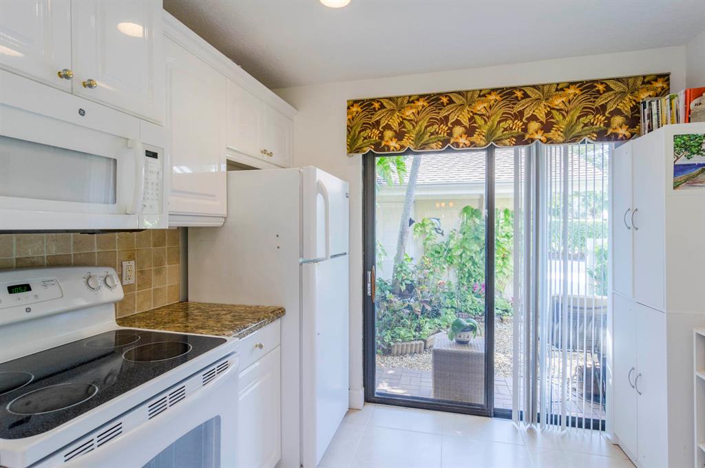 Cape Pointe of Jonathans Landing - Residential