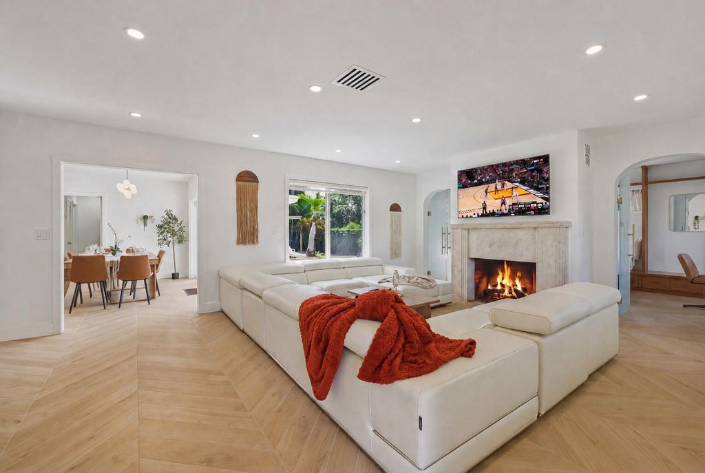 Photo of 610 NE 16th Terrace #0, Fort Lauderdale, FL 33304 (MLS # B26025917)