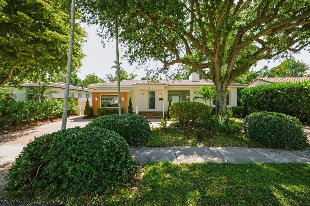 Photo of 610 NE 16th Terrace #0, Fort Lauderdale, FL 33304 (MLS # B26025917)