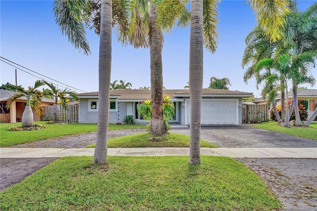 Photo of 470 SE 4th Ct, Pompano Beach, FL 33060 (MLS # F10308381)