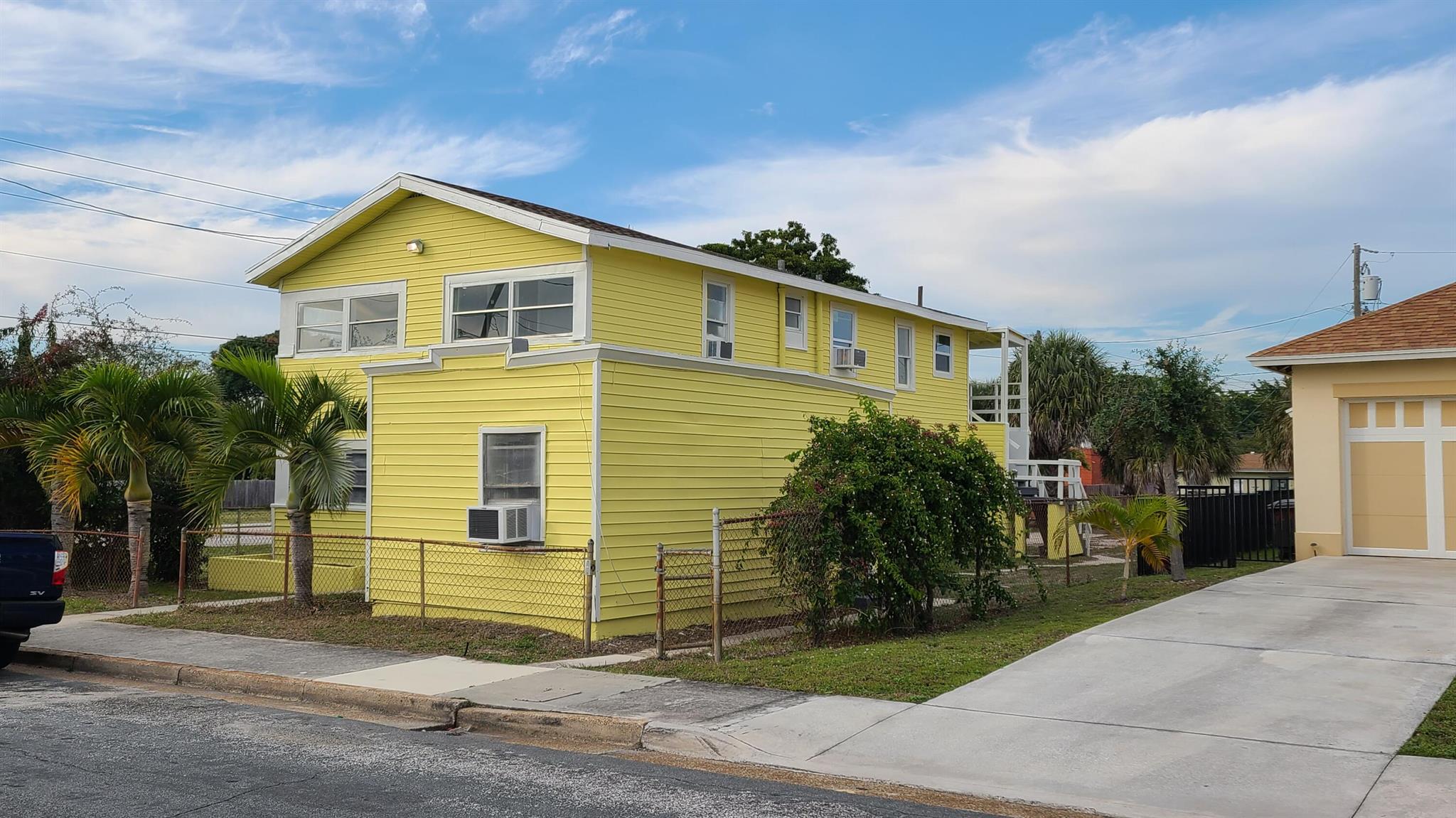 Opportunity Zone. 5 Unit apartment building. Fully rented, great cash flow. Newer roof, electric, plumbing, partial impact windows.
