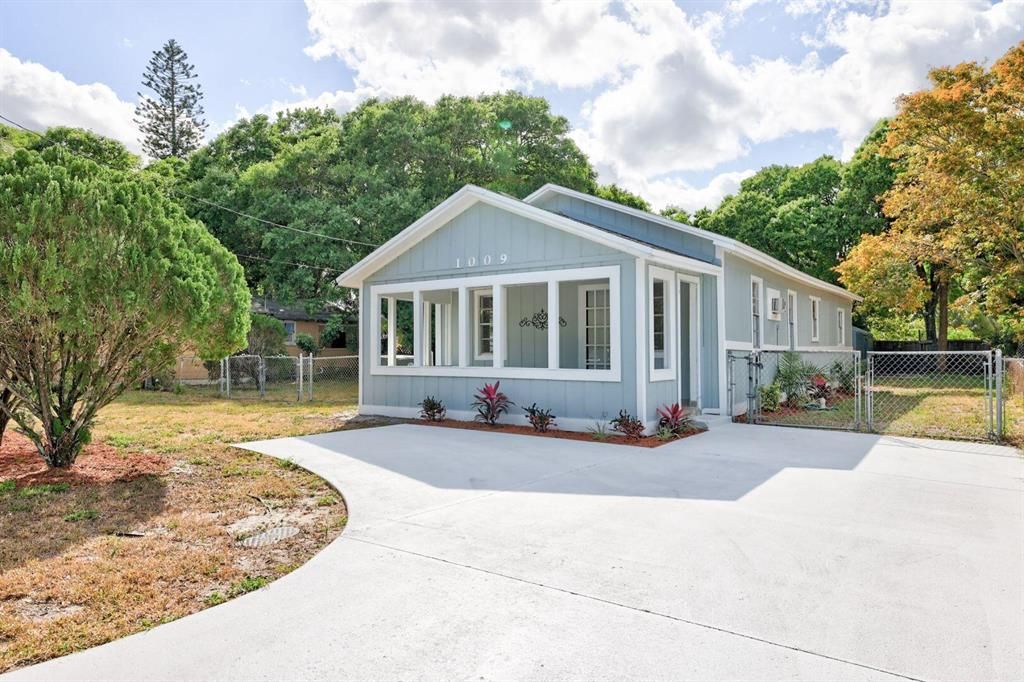 Photo of 1009 S 15th Street, Fort Pierce, FL 34950 (MLS # R10872479)