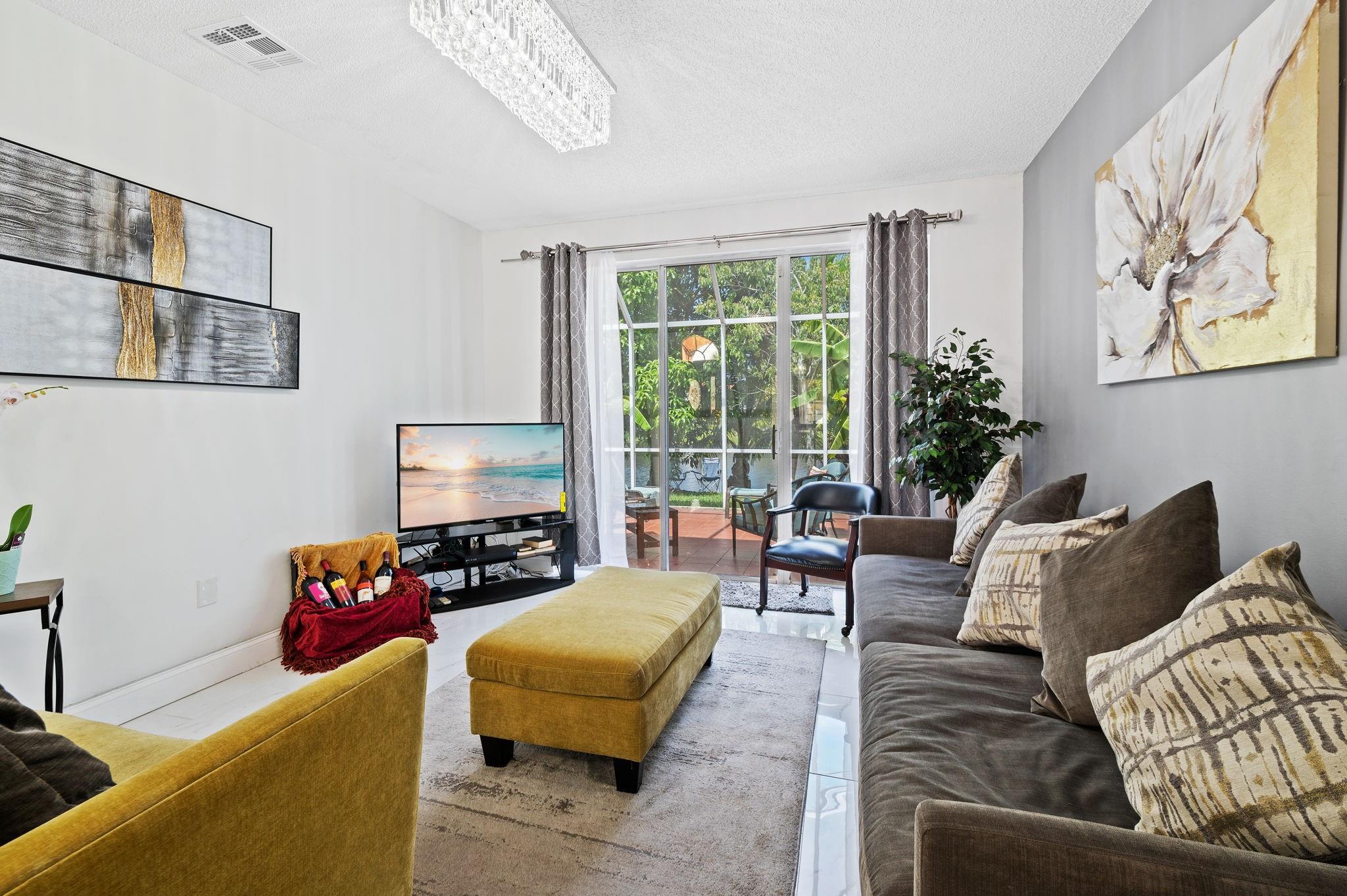 Towngate 156-11 B - Residential