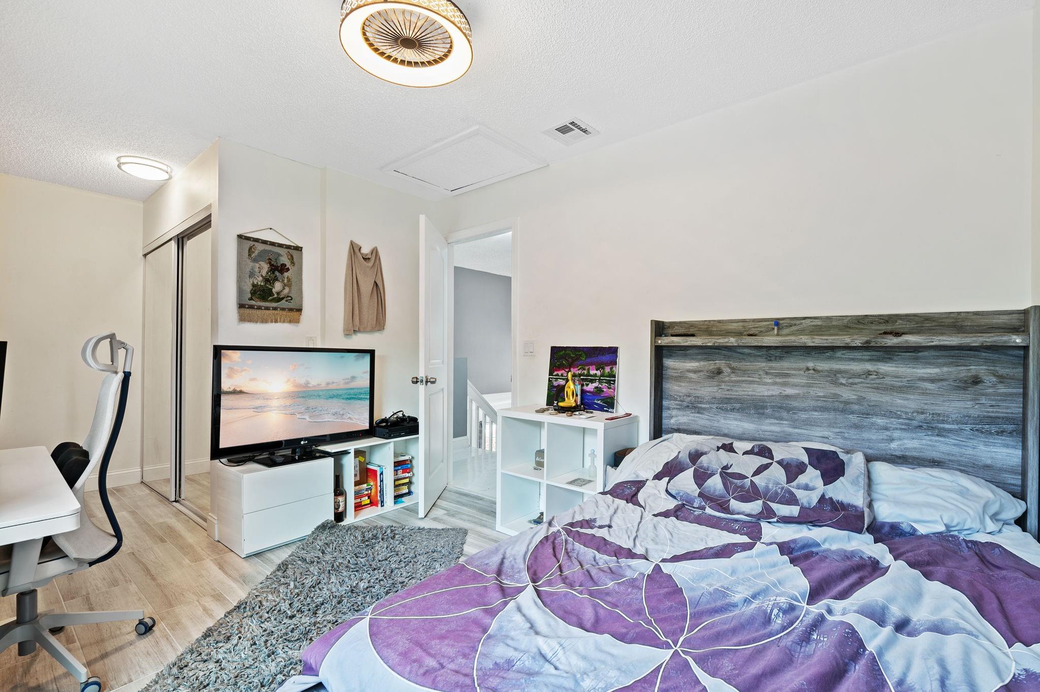 Towngate 156-11 B - Residential