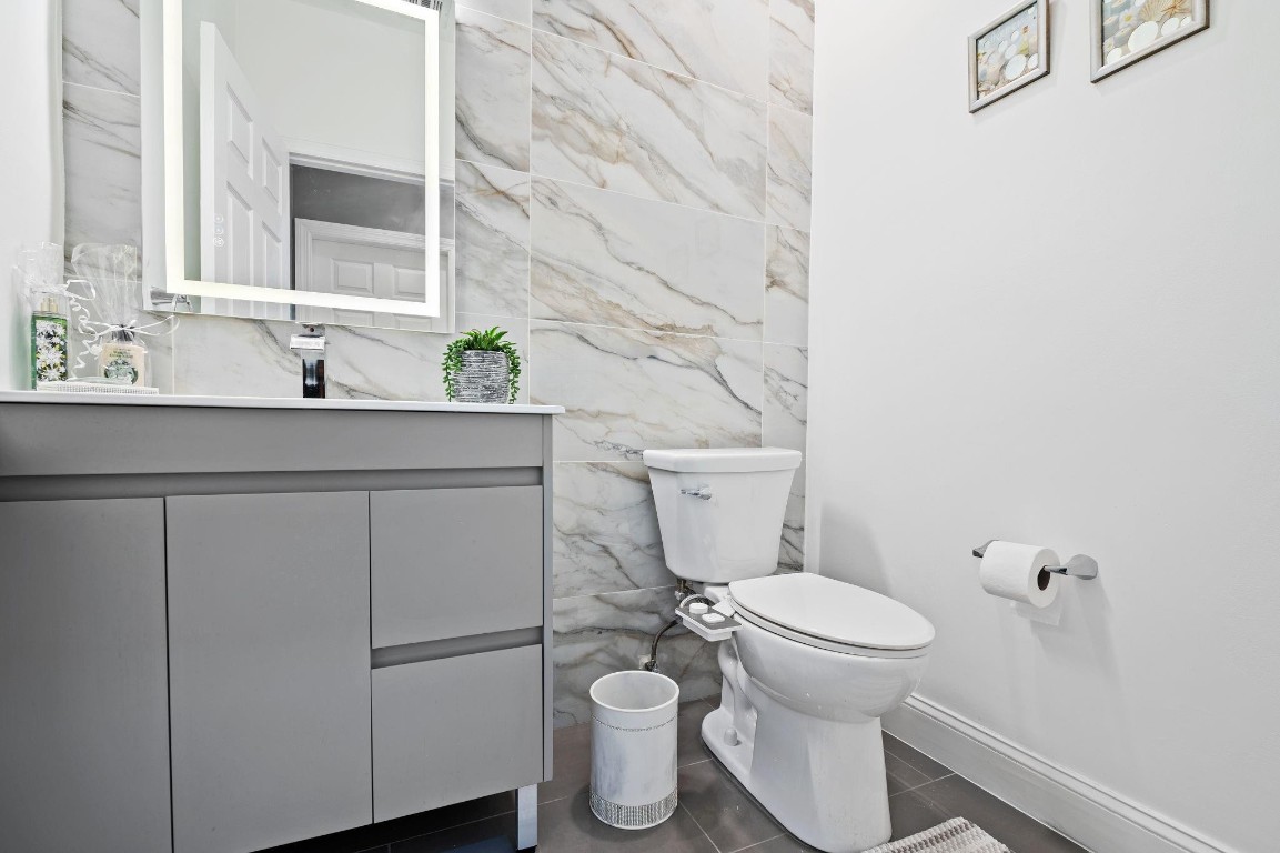 Towngate 156-11 B - Residential