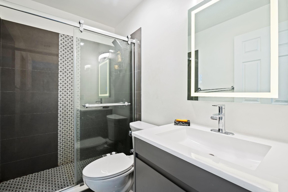 Towngate 156-11 B - Residential