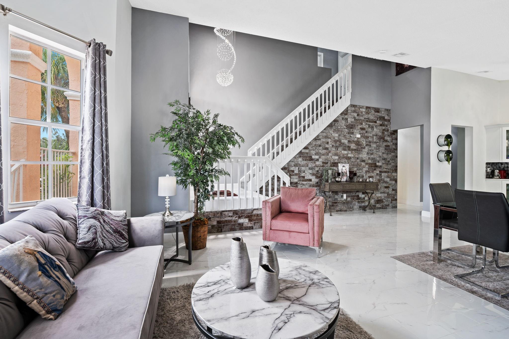 Towngate 156-11 B - Residential