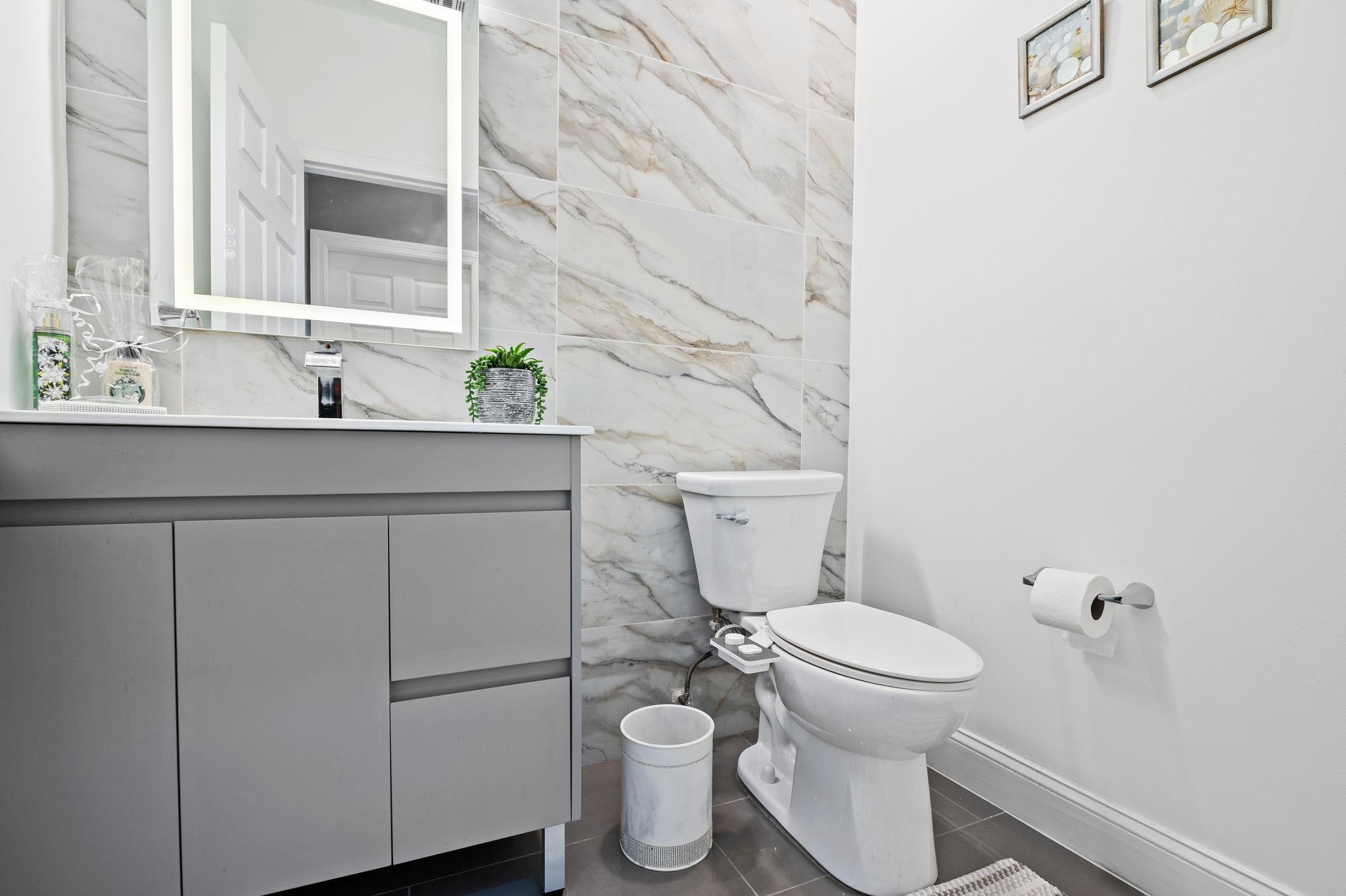 Towngate 156-11 B - Residential