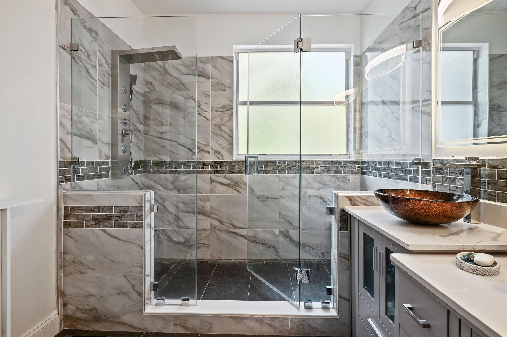 Towngate 156-11 B - Residential