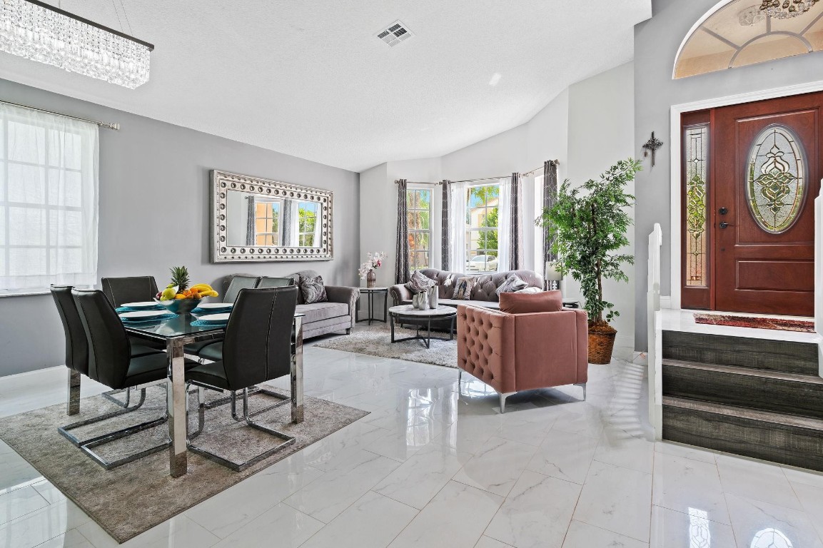 Towngate 156-11 B - Residential